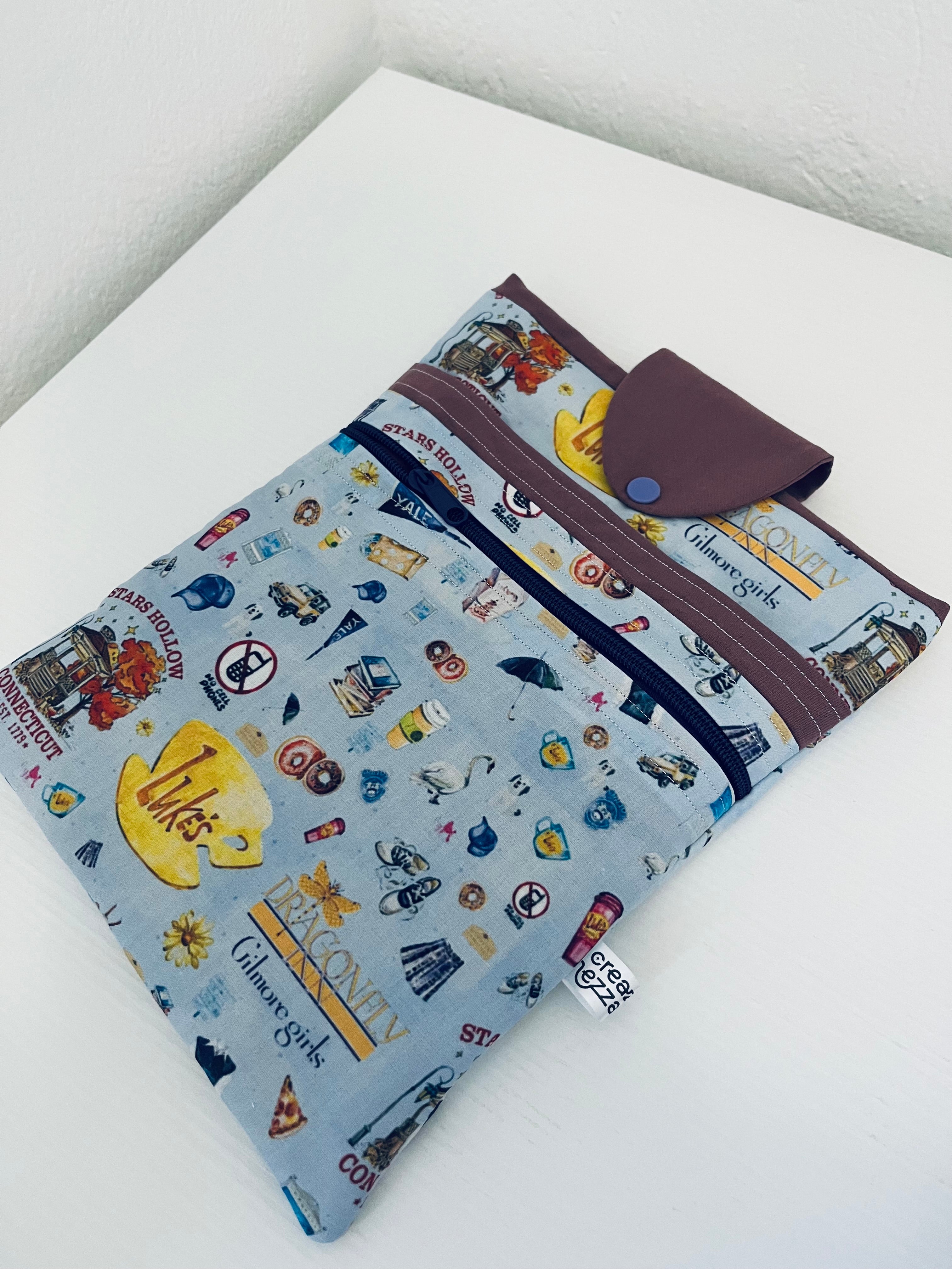 Booksleeve gilmore blue 💙🌼💜 - pronta consegna